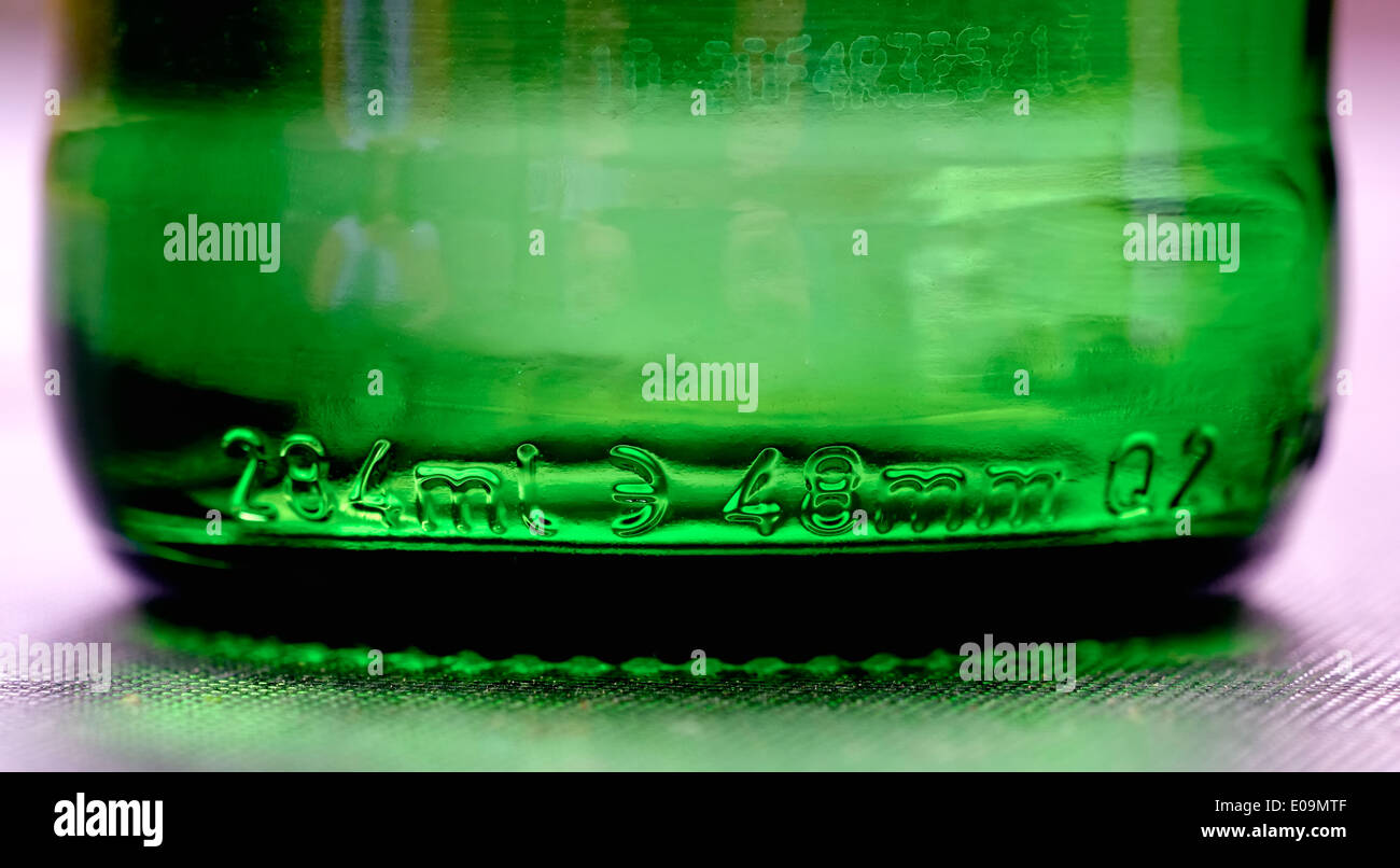 284ml Kapazität grüne Bierflasche Basis hautnah Stockfoto