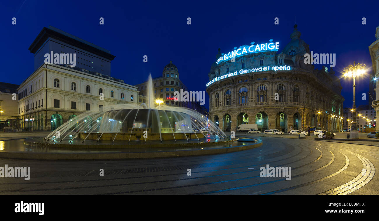 Italien, Genua, Piazza de Ferrari, Palazzo della Regione Liguria in der Nacht Stockfoto