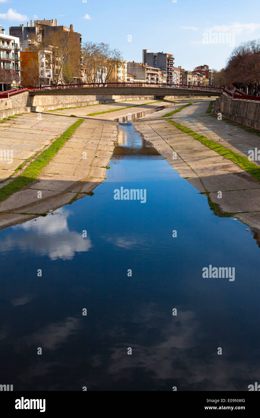 Farbenfrohen Gebäuden entlang des Flusses Onyar, in Girona, Katalonien, Spanien Stockfoto