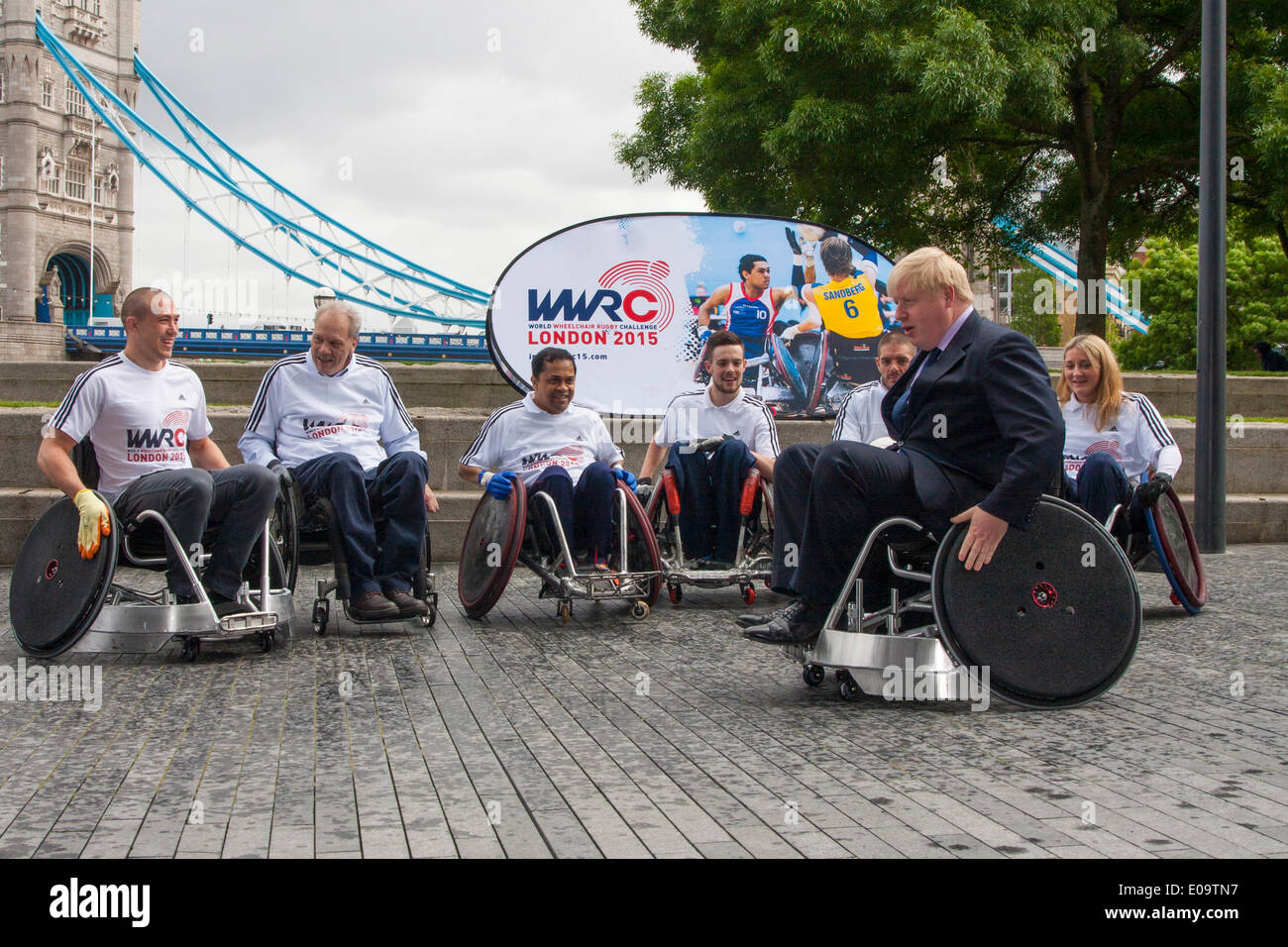 London, UK. 7. 2014. Großbritannien-Rollstuhl-Rugby-Sterne beitreten Londoner Bürgermeister Boris Johnson zu verkünden die ersten Rollstuhl Rugby Challenge auf der Queen Elizabeth Olympic Park im Oktober 2015 stattfinden. Bildnachweis: Paul Davey/Alamy Live-Nachrichten Stockfoto