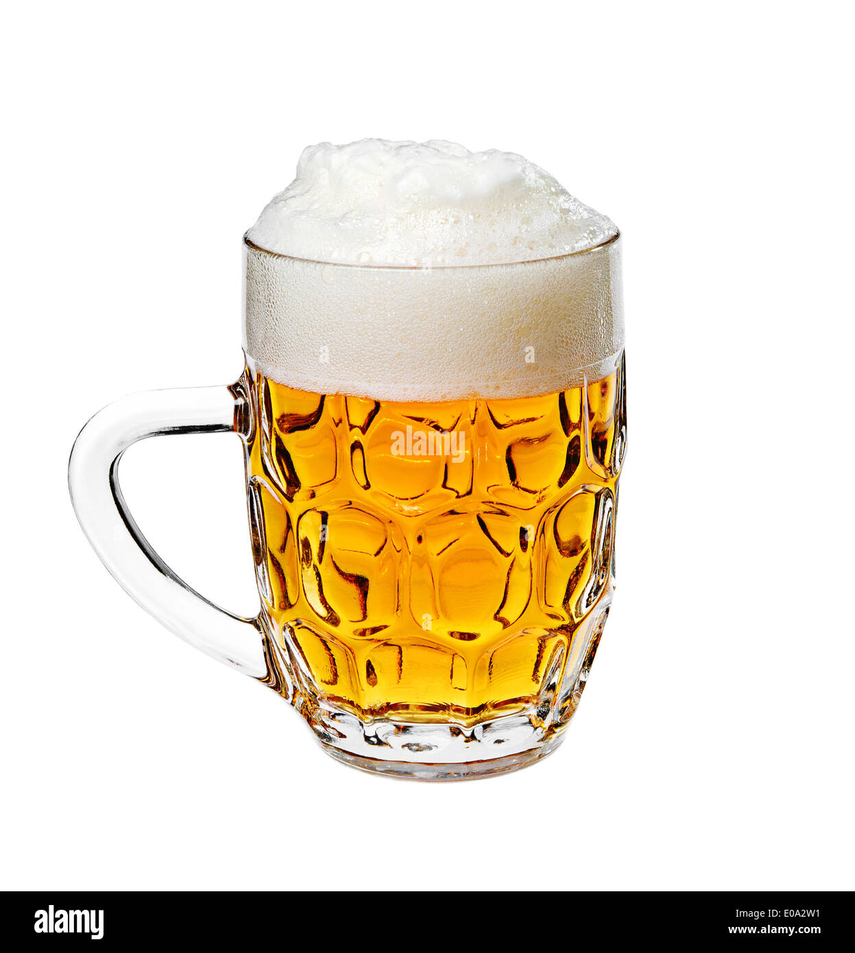 Bier in einem Glas isoliert auf weiss Stockfoto