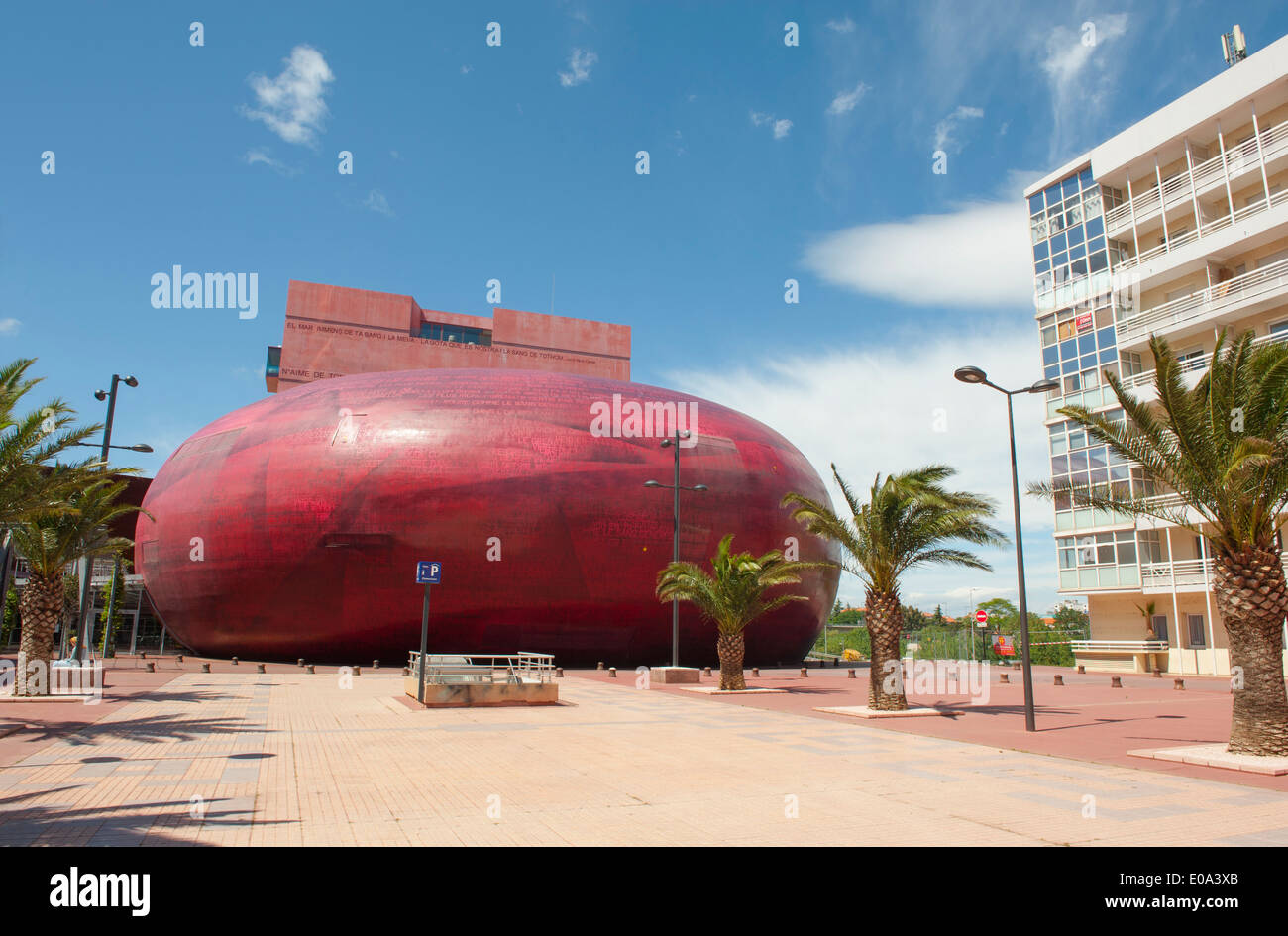 Gebaut von Jean Nouvel, das Théâtre de l ' Archipel in Perpignan 'le Grenat' von einheimischen hieß Stockfoto