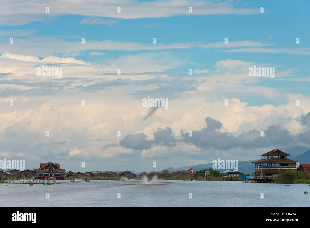Dorf am Ufer des Inle-See, Shan State in Myanmar Stockfoto