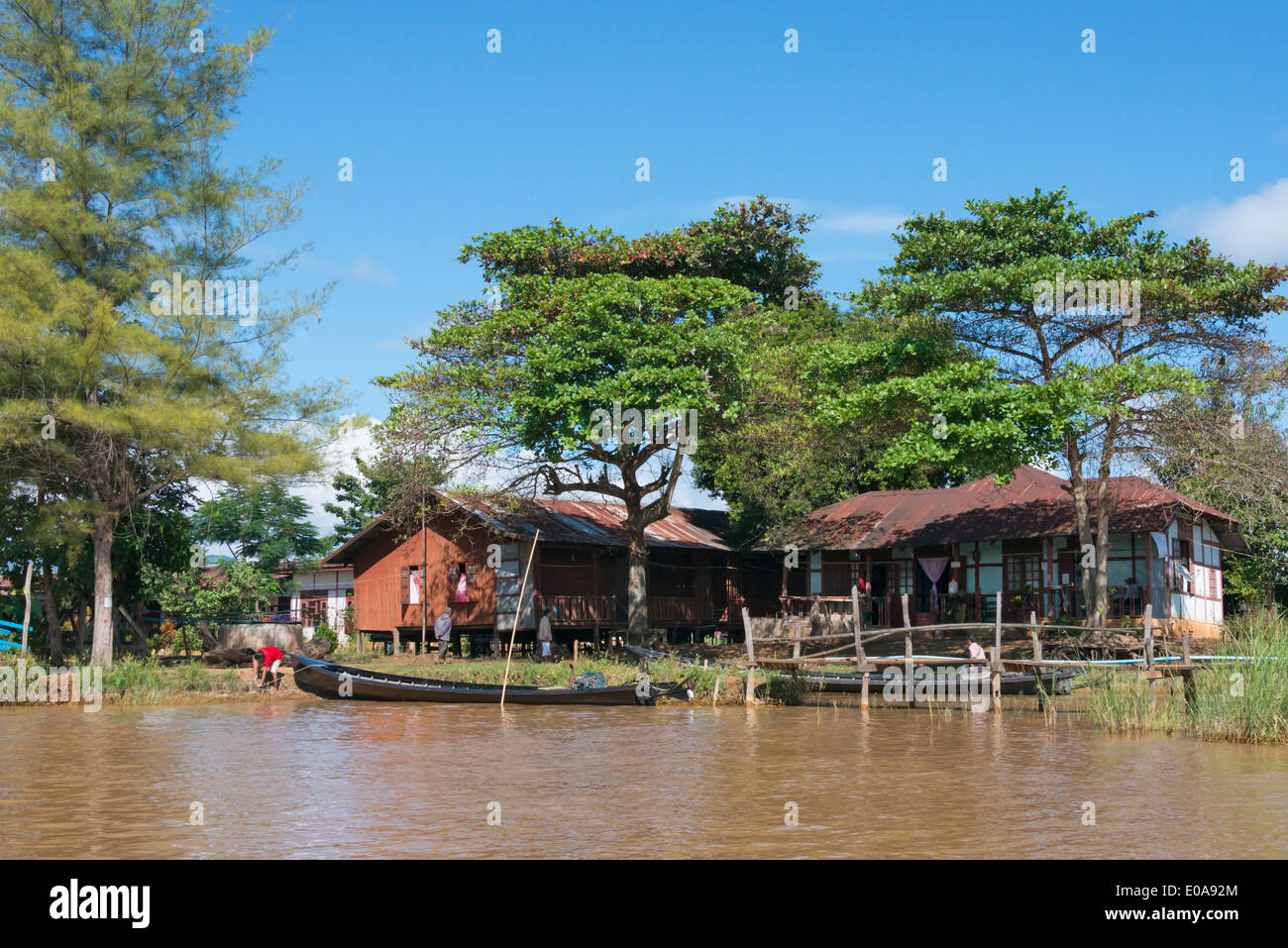 Haus im Dorf am Ufer des Inle See, Shan State in Myanmar Stockfoto