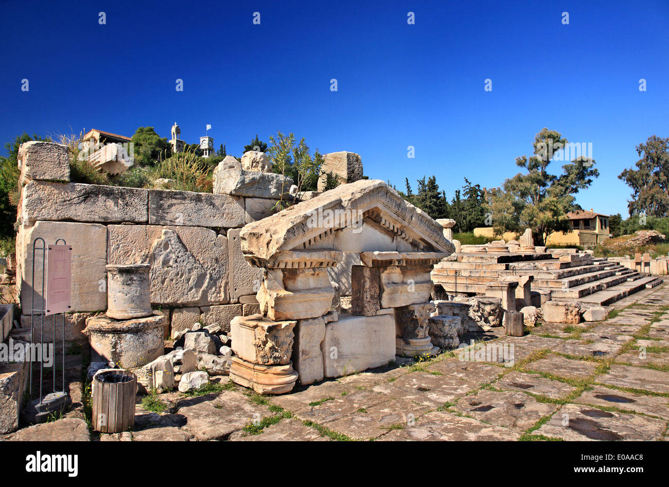 Die großen Propyläen auf der archäologischen Stätte von Eleusis ('Elefsis' oder "Elefsina"), Attika, Griechenland Stockfoto
