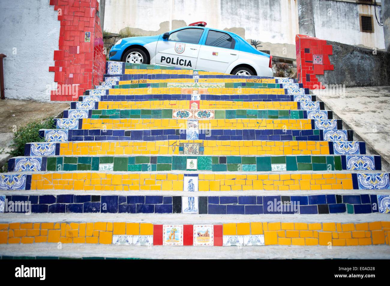 Escadaria Selaron und Polizei Auto, Rio De Janeiro, Brasilien Stockfoto