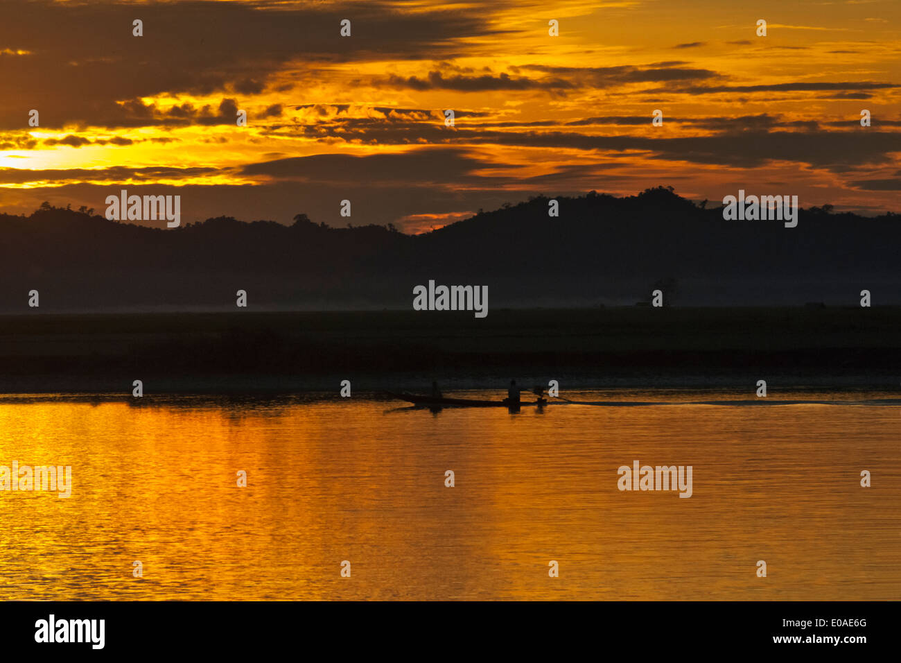 Kaladan Fluss bei Sonnenuntergang, Sittwe, Rakhine State in Myanmar Stockfoto