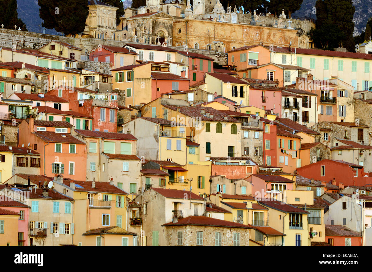 Altstadt und Stadthäuser Menton Alpes-Maritimes Frankreich Stockfoto