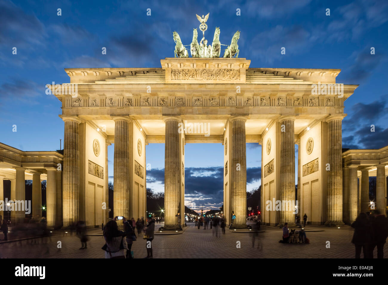 Berlin, Brandenburger Tor, die Quadriga, Dämmerung, Stockfoto