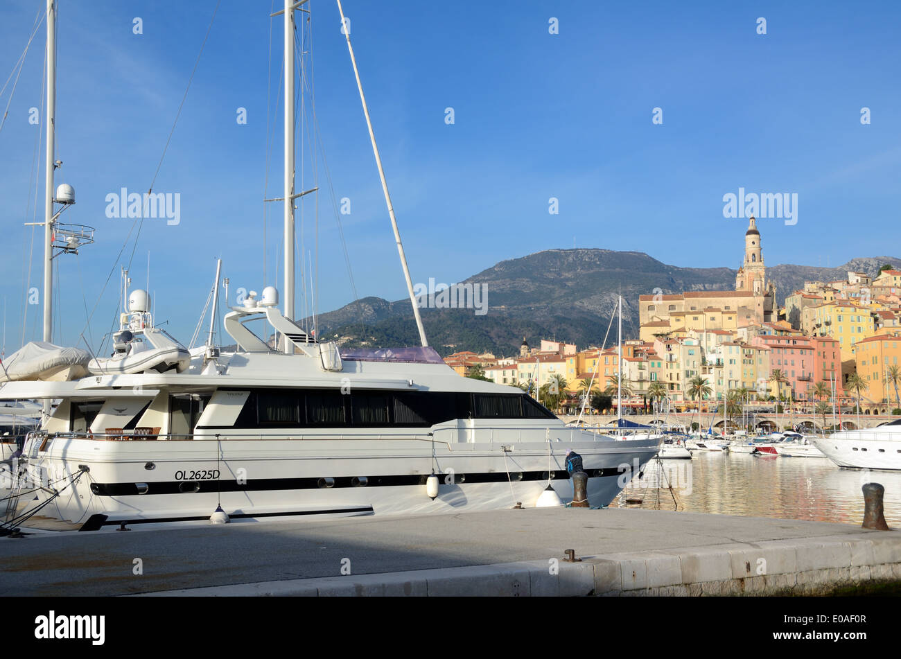 Luxusyacht & Hafen Menton Alpes-Maritimes, Frankreich Stockfoto