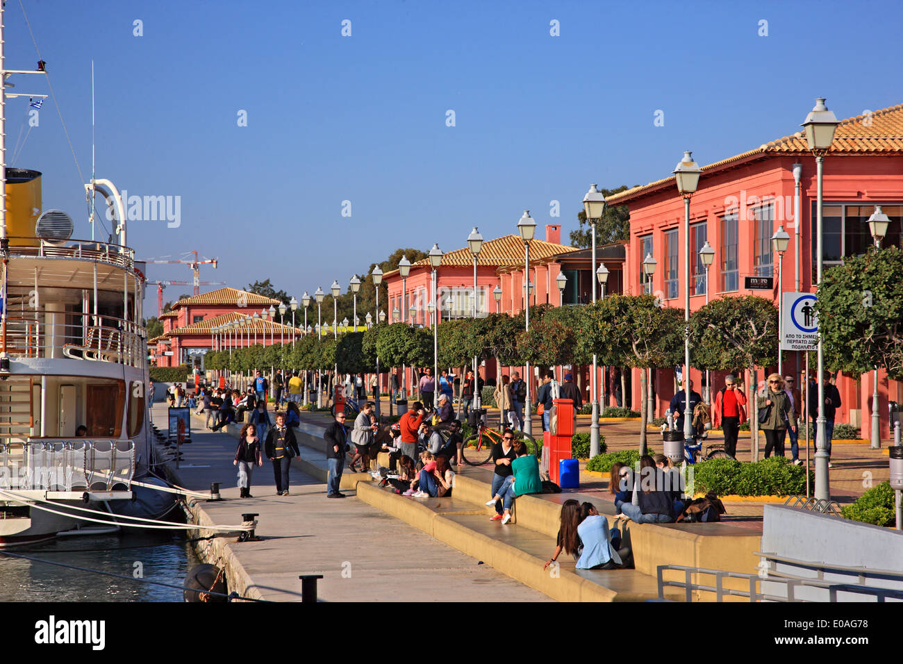 Marina Floisvos, beliebtes Naherholungsgebiet in Palaio Faliro, Attika, Griechenland. Stockfoto