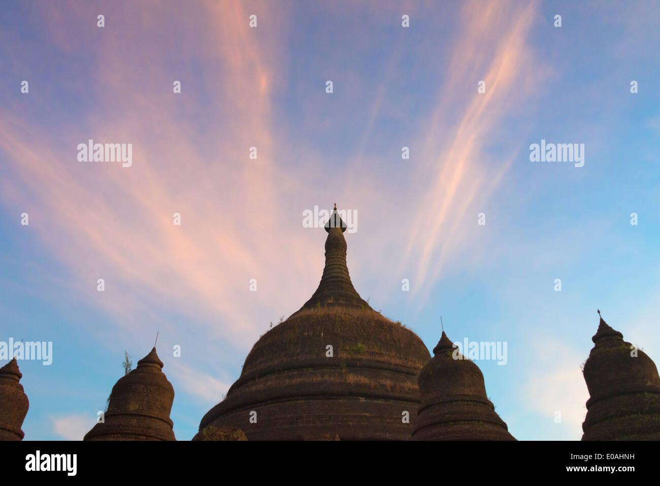 Andaw-Thein Tempel bei Sonnenuntergang, Mrauk-U, Rakhine State in Myanmar Stockfoto
