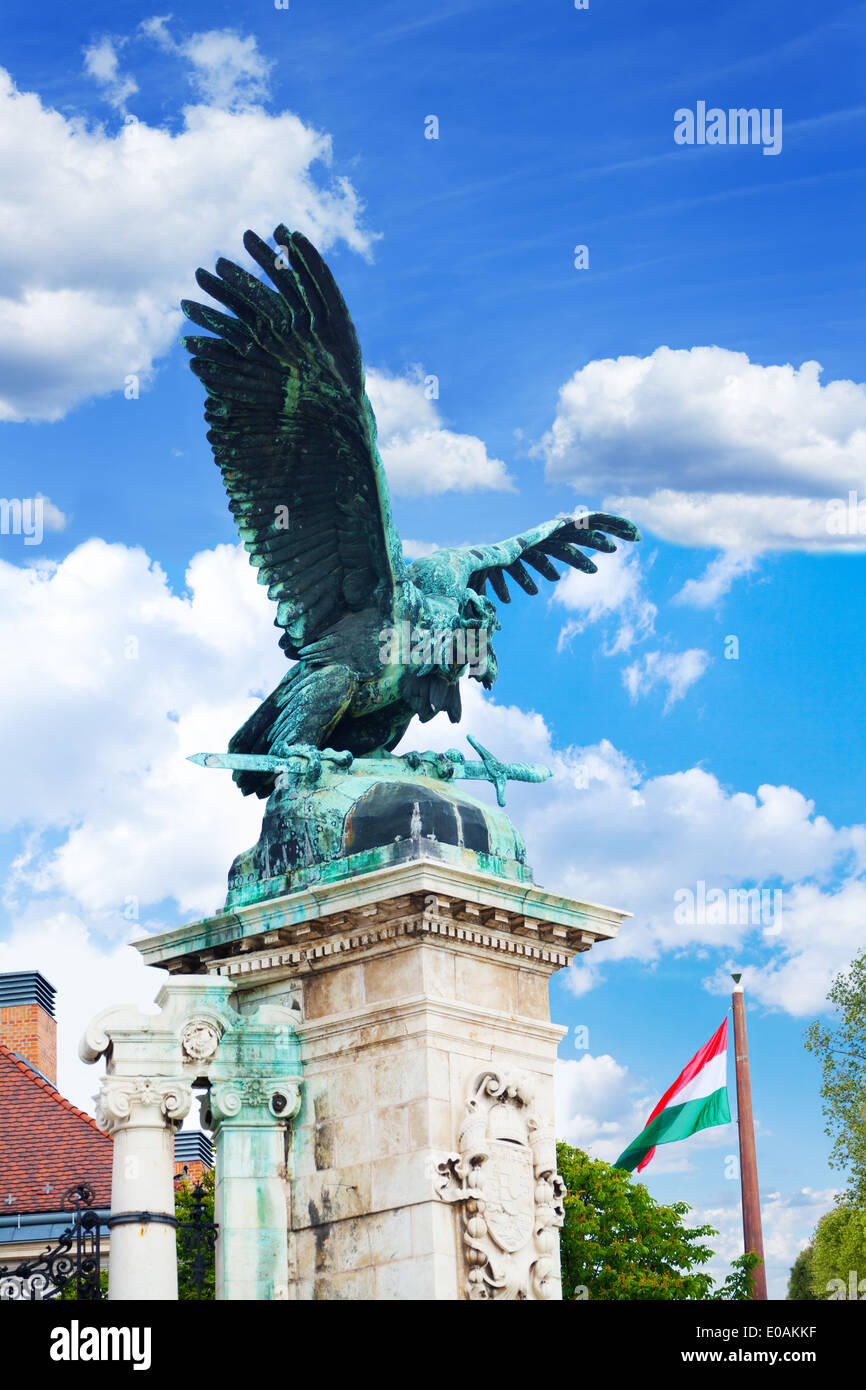 Turul Statue an Habsburg Toren in Budapest Stockfoto