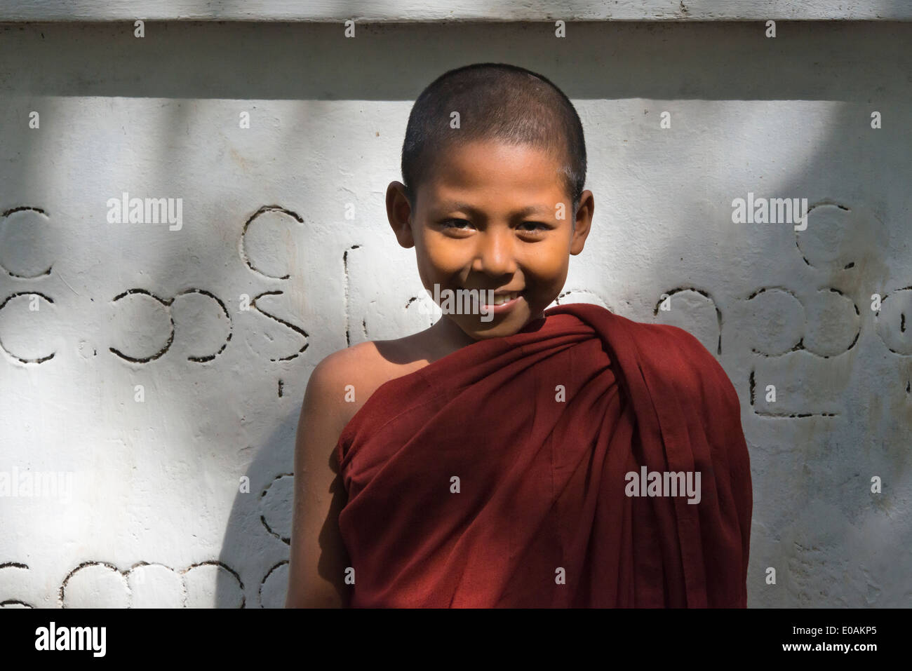 Mönch auf der Straße, Sittwe, Rakhine State in Myanmar Stockfoto
