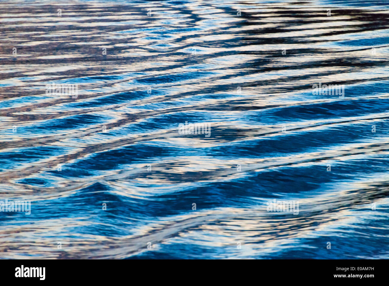 Wellen des Kaladan Fluss bei Sonnenuntergang, Sittwe, Rakhine State in Myanmar Stockfoto