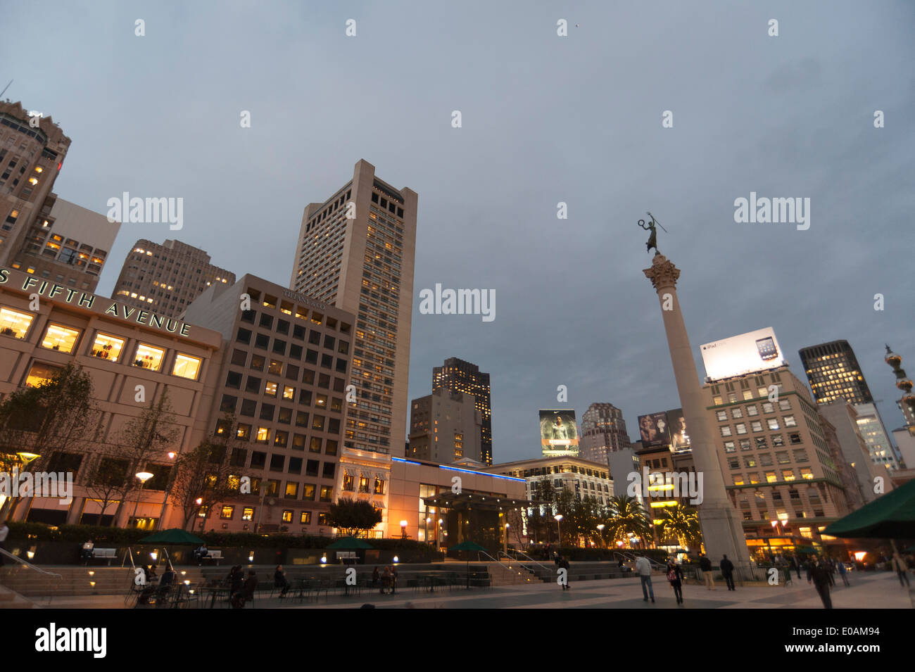 Union Square in der Abenddämmerung, San Francisco, Kalifornien, USA Stockfoto