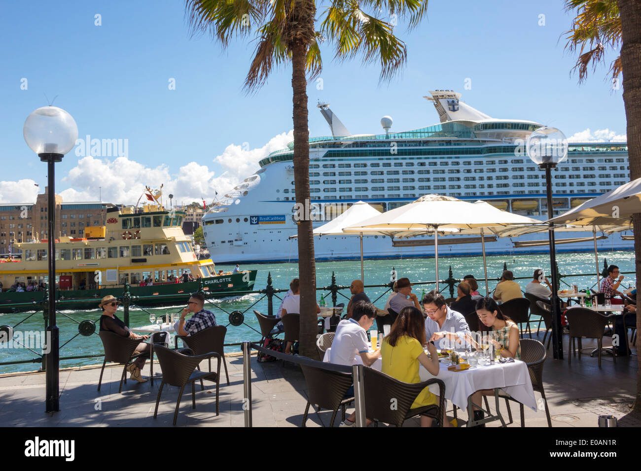 Sydney Australien, Sydney Hafen, Hafen, East Circular Quay, Promenade, Restaurant Restaurants Essen Essen Essen Cafe Cafés, Außenterrasse Tische auf dem Bürgersteig, Ta Stockfoto