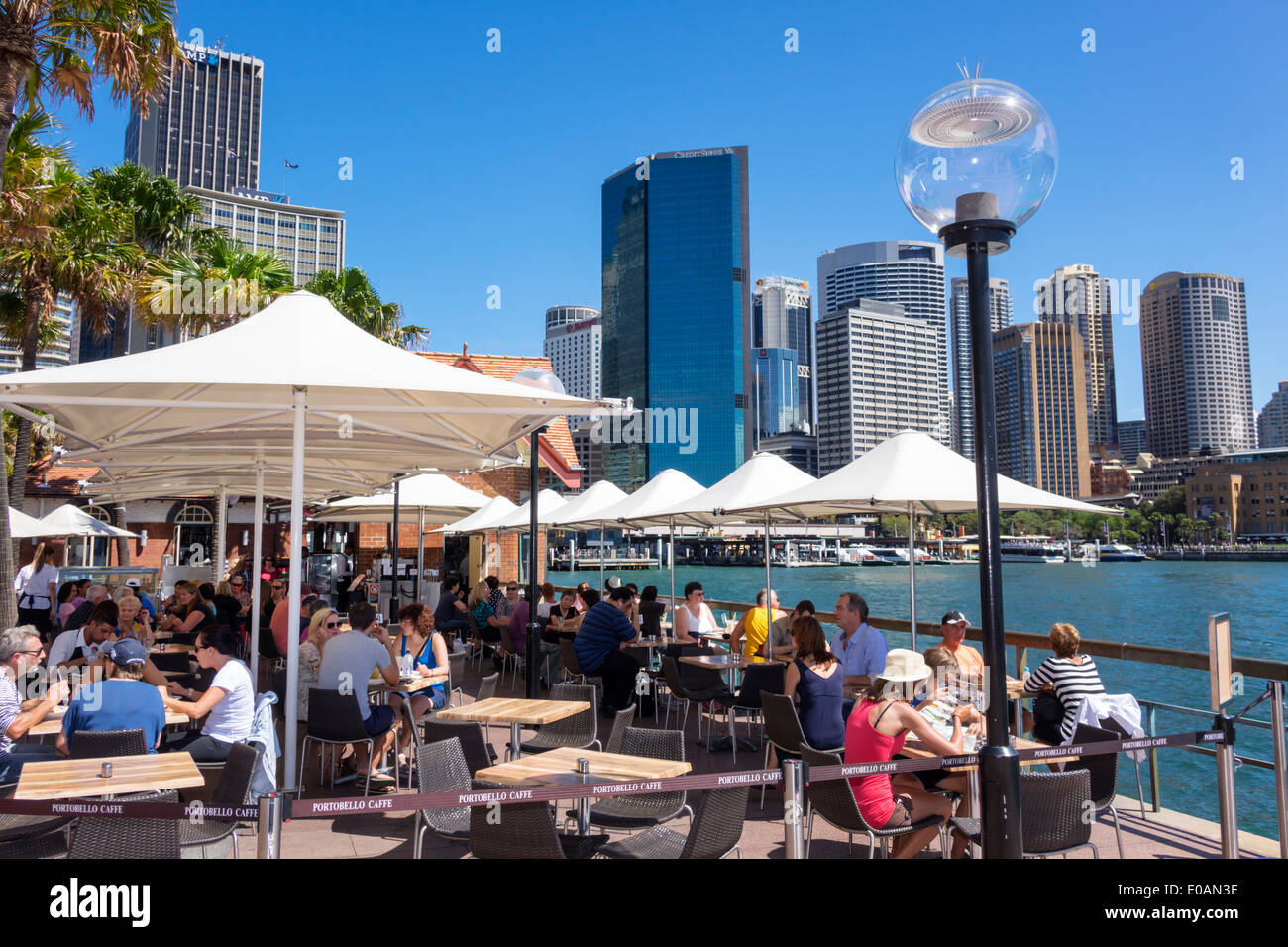 Sydney Australien, Skyline der Stadt, Wolkenkratzer, Hafen von Sydney, Hafen, East Circular Quay, Promenade, Restaurant Restaurants Essen Essen Essen Essen, Café, Al Fresco s Stockfoto