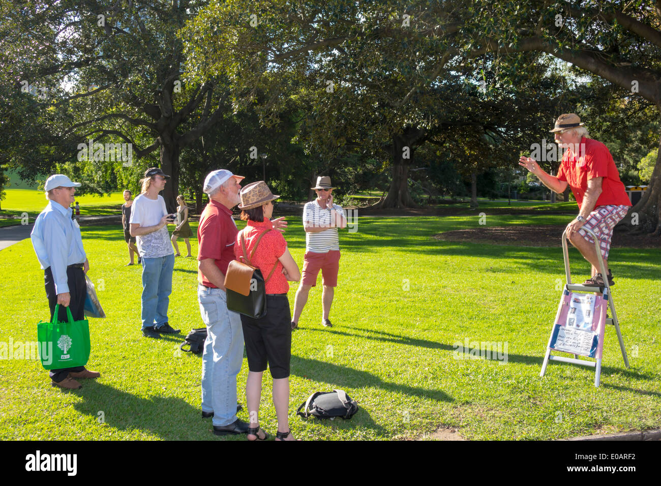 Sydney Australien, Royal Botanic Gardens, The Domain, Speakers Corner, Speaker, Free Speech, Speaking, man men Male, listening, AU140309194 Stockfoto