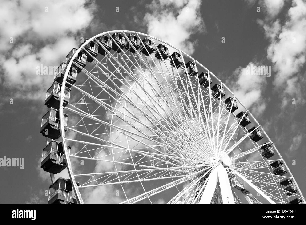 Ein schwarz-weiß-Foto von dem Riesenrad am Navy Pier Chicago.  Chicago, Illinois. Stockfoto