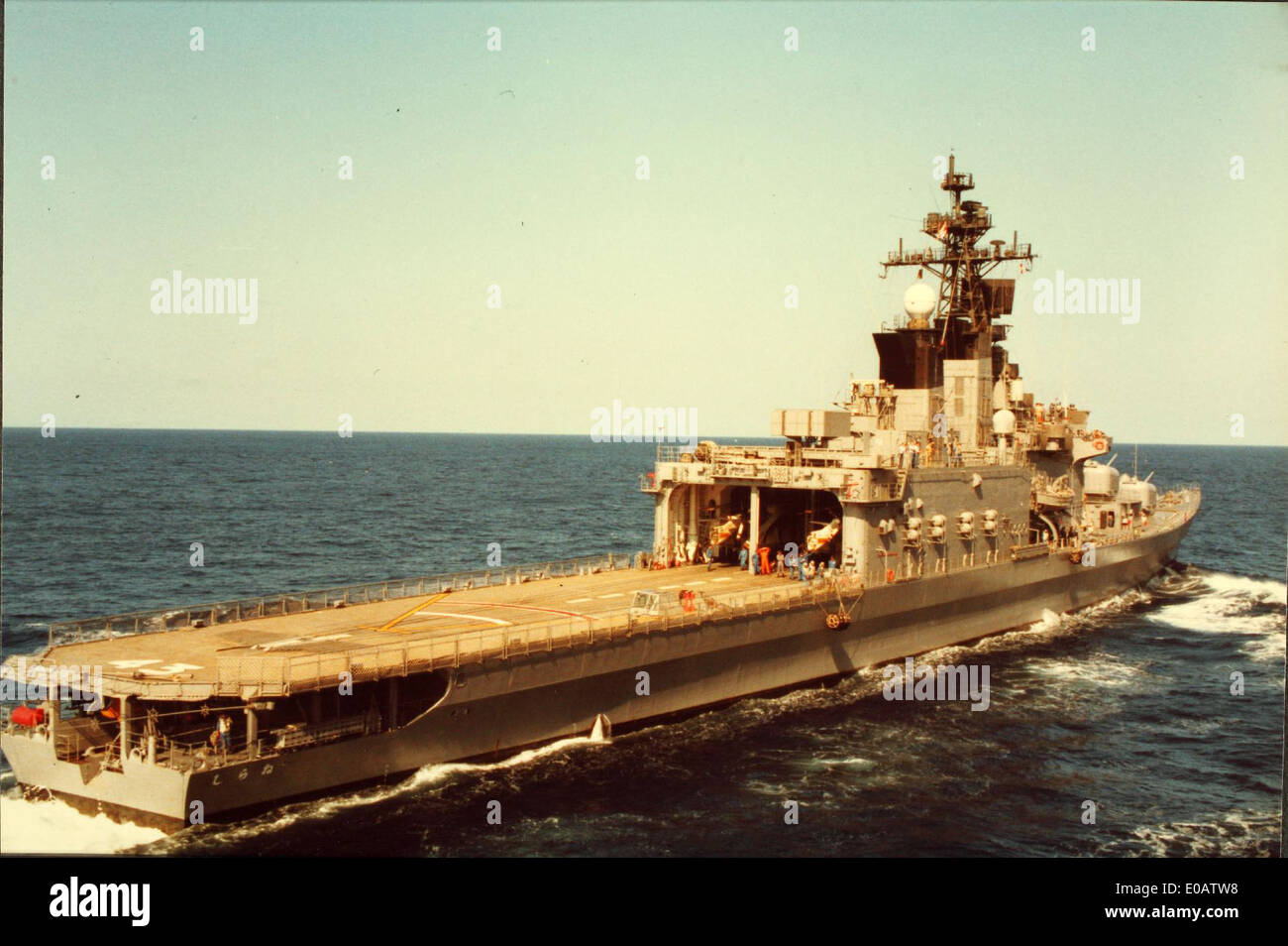 Die JDS Shirane (DDH 143) ist ein japanisches Zerstörungsschiff, das Teil der japanischen Seefahrtruppe ist. Sie ist für U-Boot-Gefechte ausgerüstet und spielt eine wichtige Rolle bei Japans maritimen Verteidigungsoperationen. Stockfoto