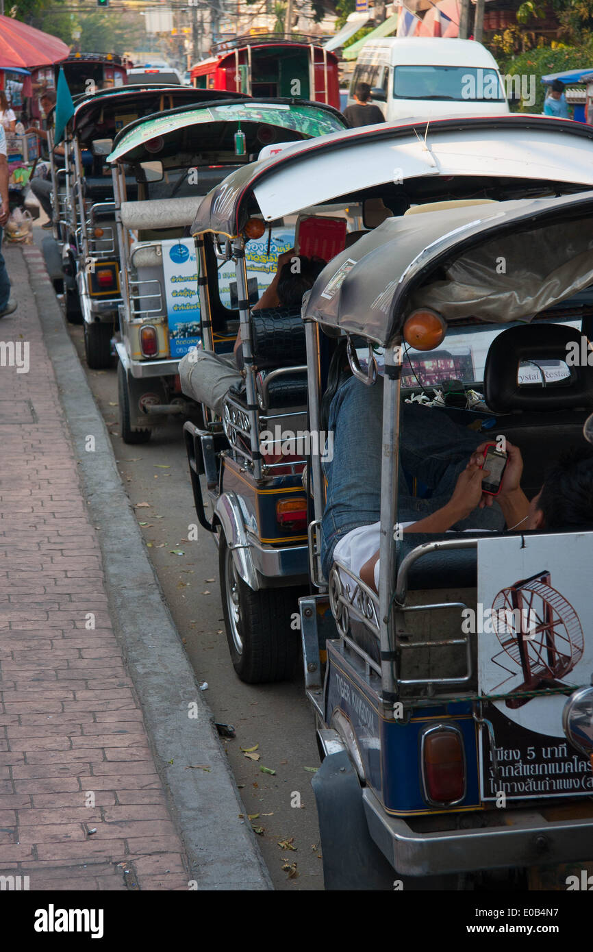 Tuk Tuks auf den Straßen von Chiang Mai, Thailand Stockfoto
