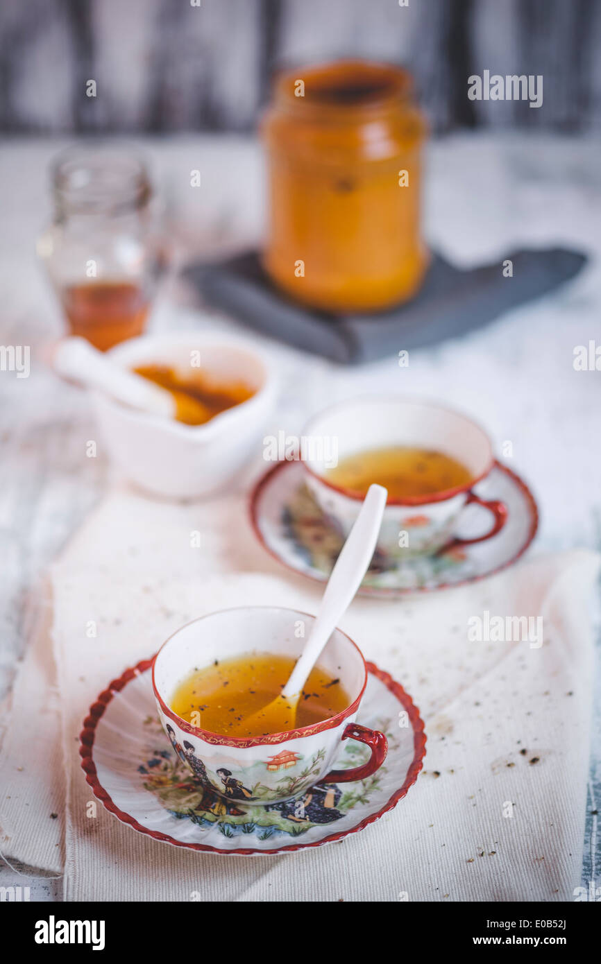 Tasse Kurkuma gewürzt mit Pfeffer Stockfoto