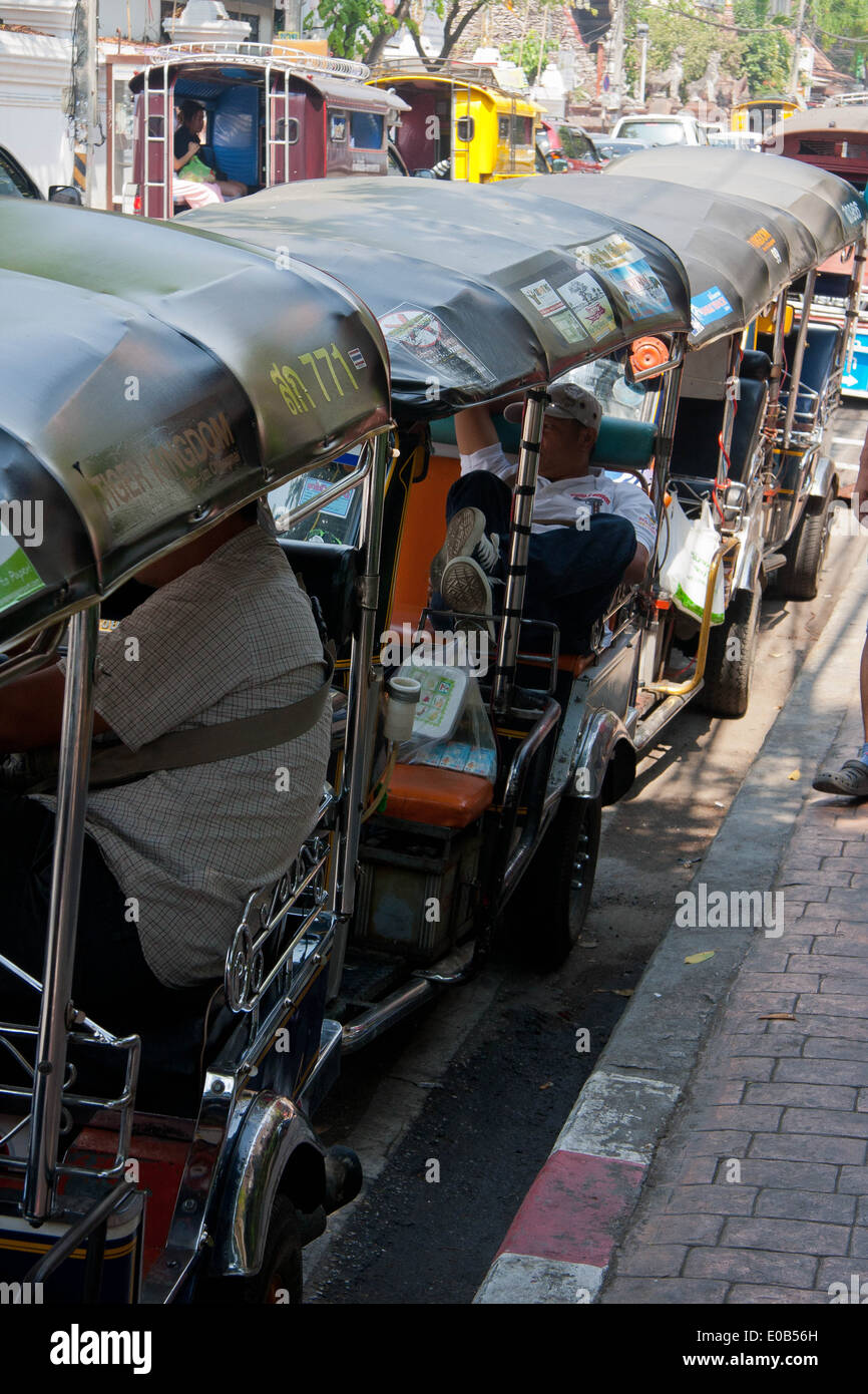Tuk Tuks auf den Straßen von Chiang Mai, Thailand Stockfoto