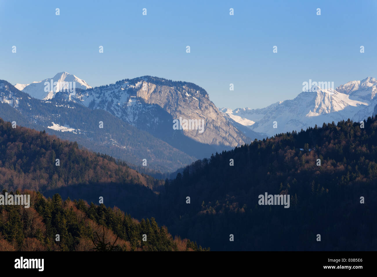 Österreich, Vorarlberg, Bregenzer Wald, Bergen Uentschenspitze, Mittagsfluh und Juppenspitze Stockfoto