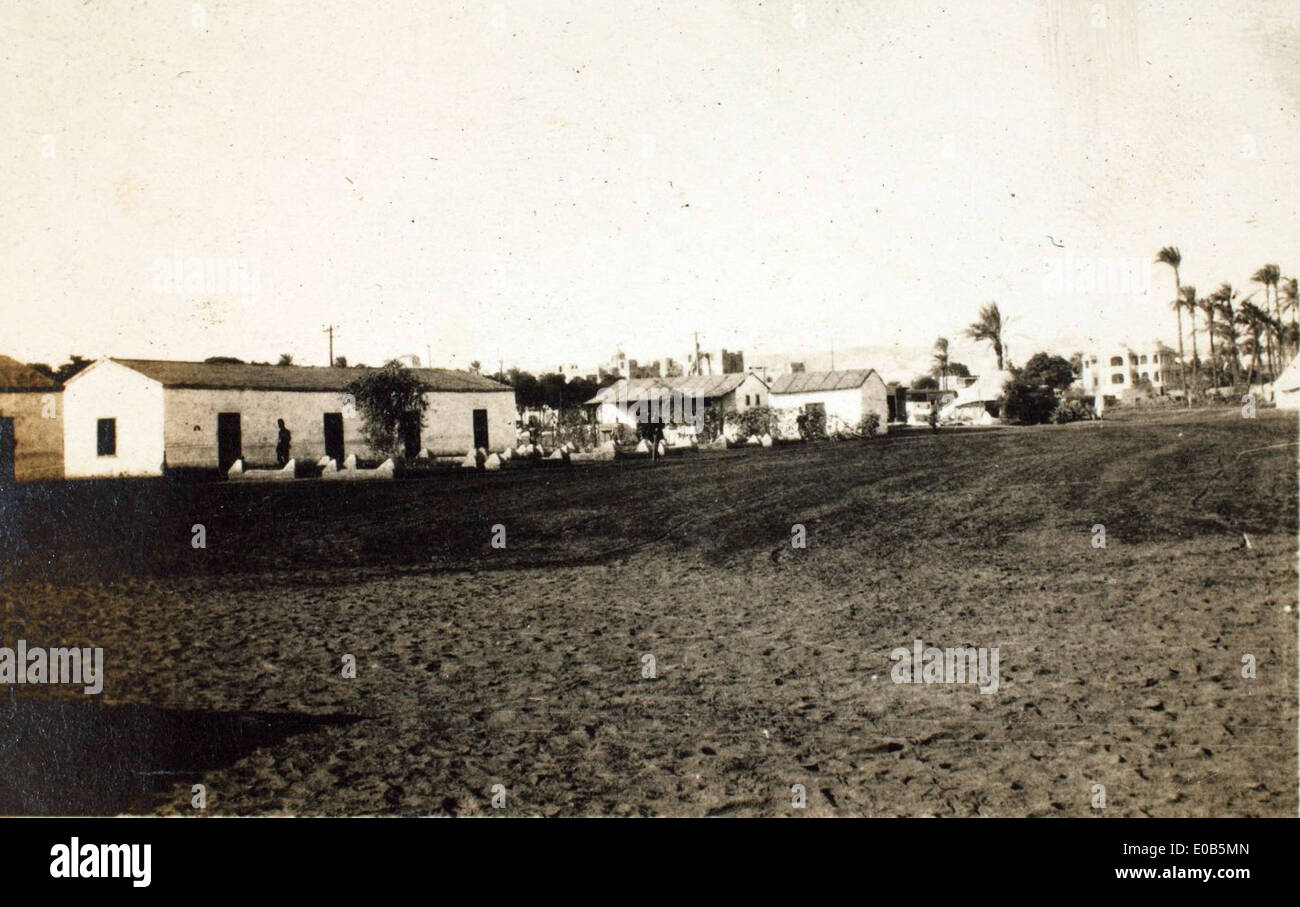 Ein Foto, das das Hauptquartier der ägyptischen Armee zeigt, mit einem Schwerpunkt auf die Rolle der RAF und der britischen Beteiligung im Nahen Osten während der Militäroperationen, wobei Edwin Newmans Arbeit gezeigt wird. Stockfoto