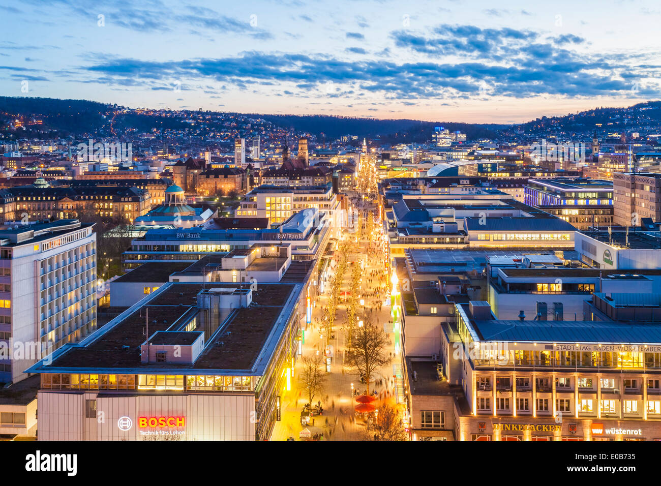 Deutschland, BadenWürttemberg, Stuttgart, Königstraße, blaue Stunde