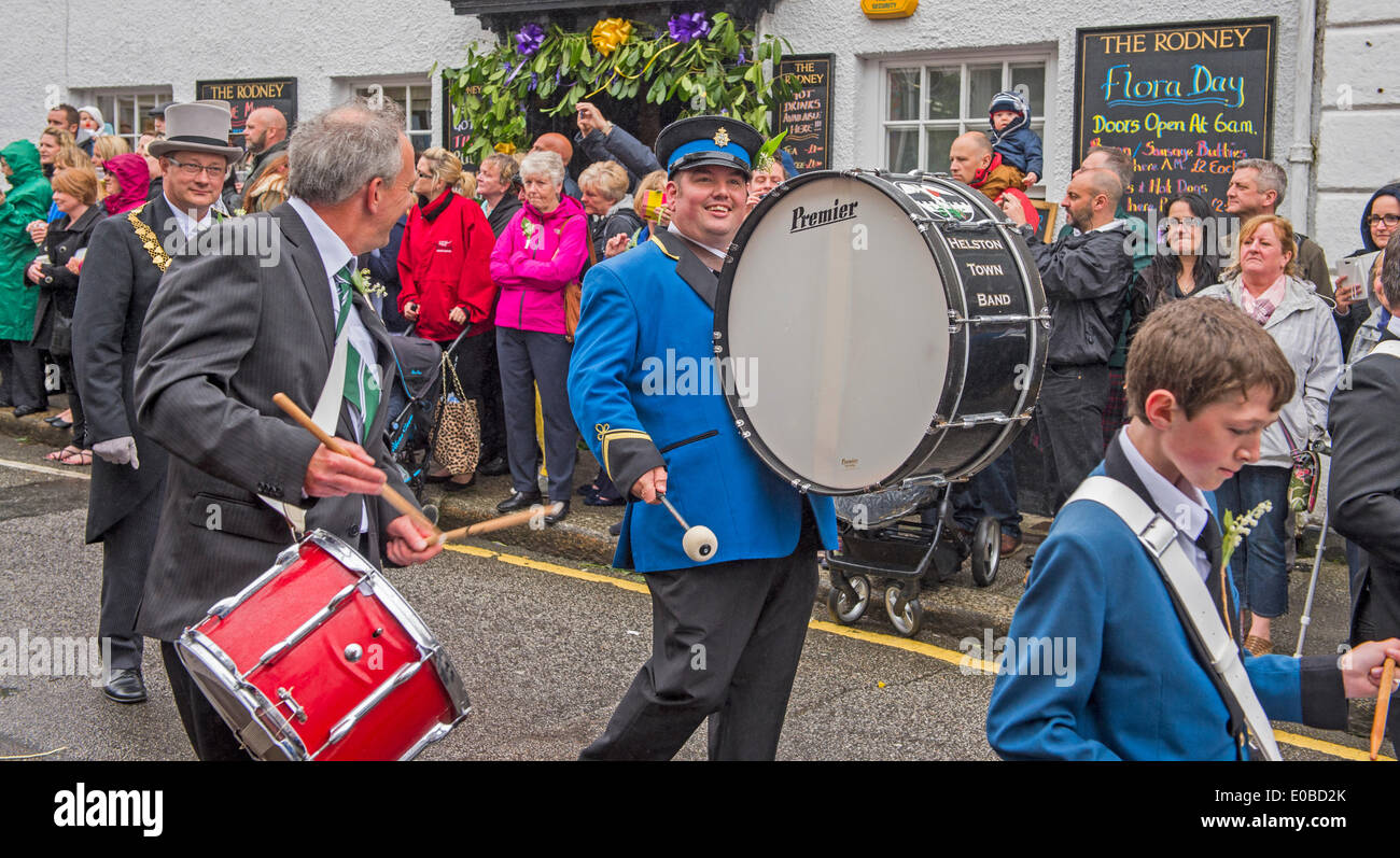 Helston Flora Tag 2014 Mittag Tanz, Kostüme und Spitze Hüte getragen Stockfoto