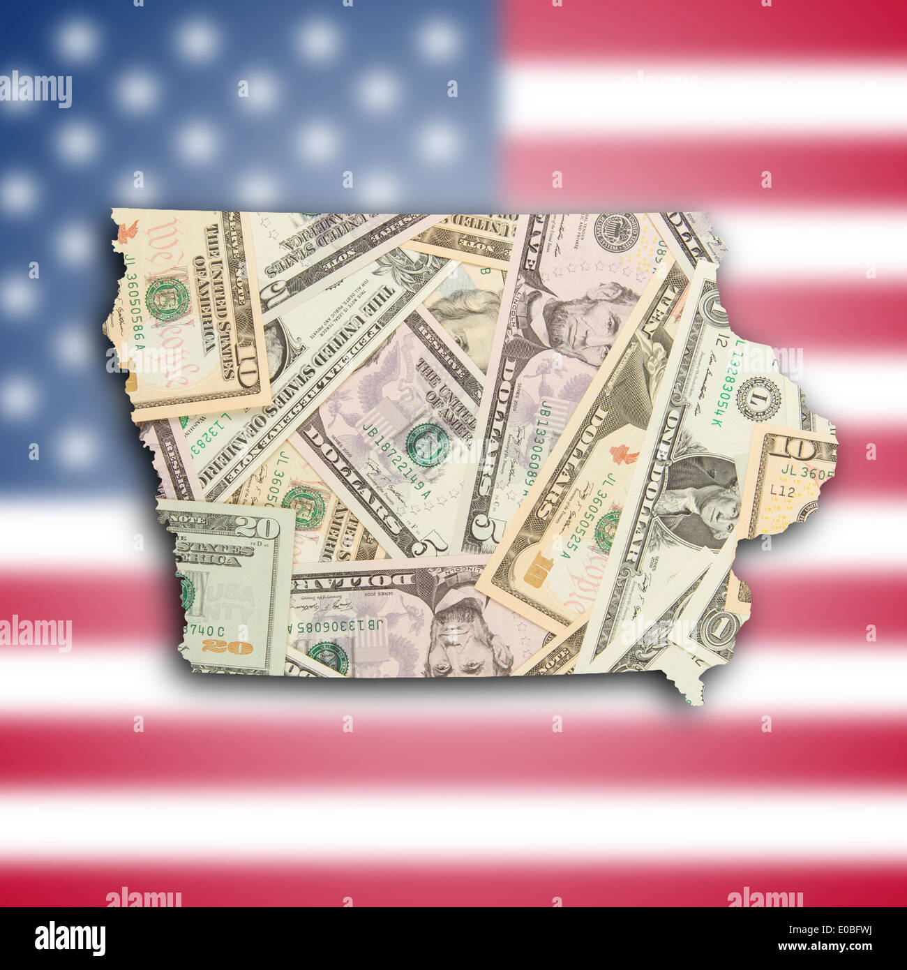 Karte von Iowa gefüllt mit vielen US-Dollar Stockfoto