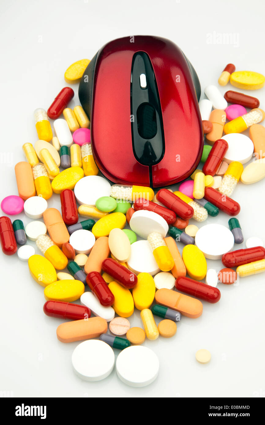 Die Maus Eines Computers Und Viele Andere Tabletten Sterben Maus Von Einem  Computer Und Viele Gegenspieler Tabletten Stockfotografie - Alamy