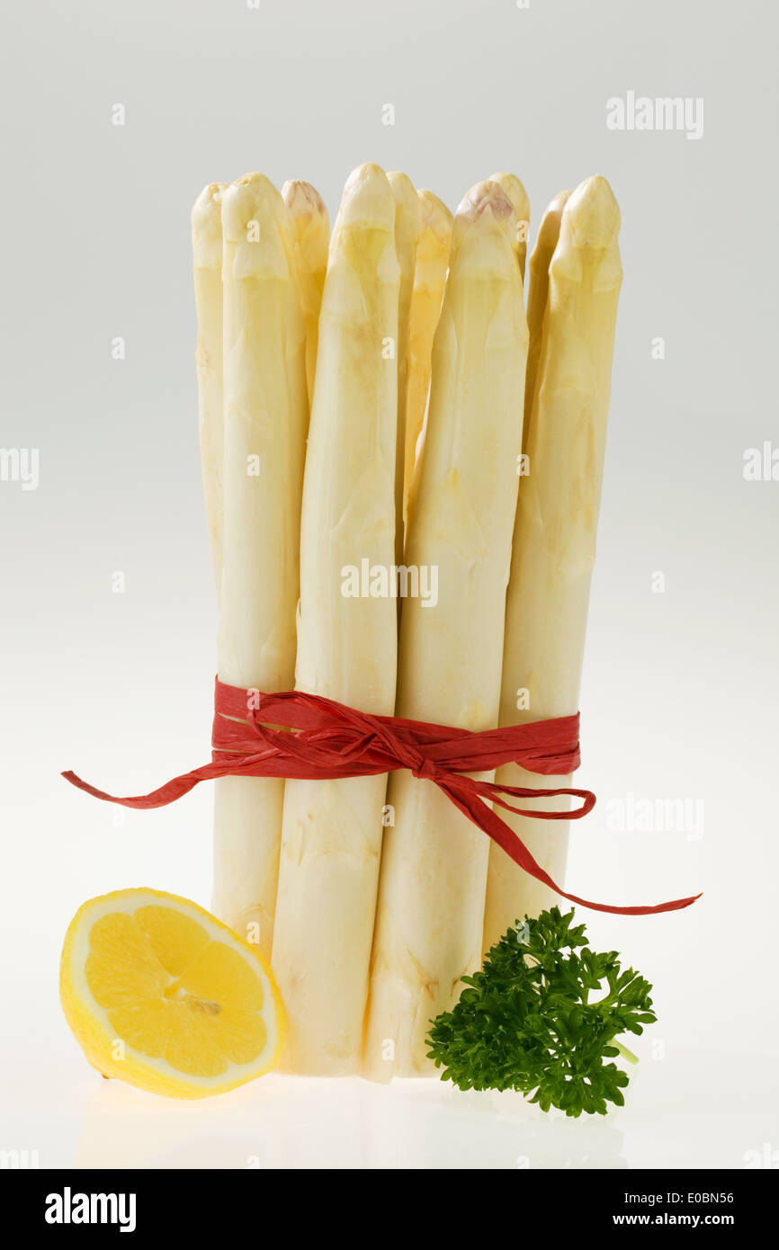 Weiße Asparagi Polen in der Spargelzeit Stockfoto