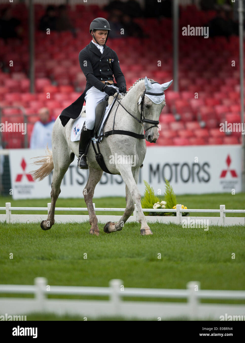 Badminton, UK. 8. Mai 2014. Paul Tapner [AUS] Reiten Kilronan gehen in Führung mit einem Score von 36,0 in der Dressur-Phase am ersten Tag der 2014 Mitsubishi Motors Badminton Horse Trials. Bildnachweis: Aktion Plus Sport/Alamy Live-Nachrichten Stockfoto