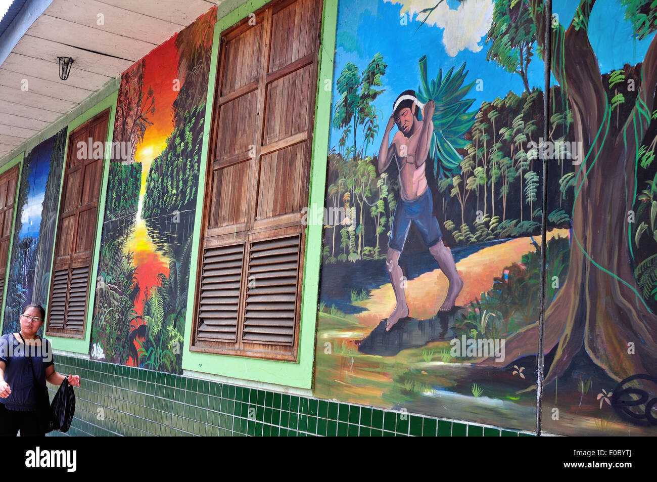 Wand - Sargento Lores Straße in IQUITOS Schule. Abteilung von Loreto. Peru Stockfoto