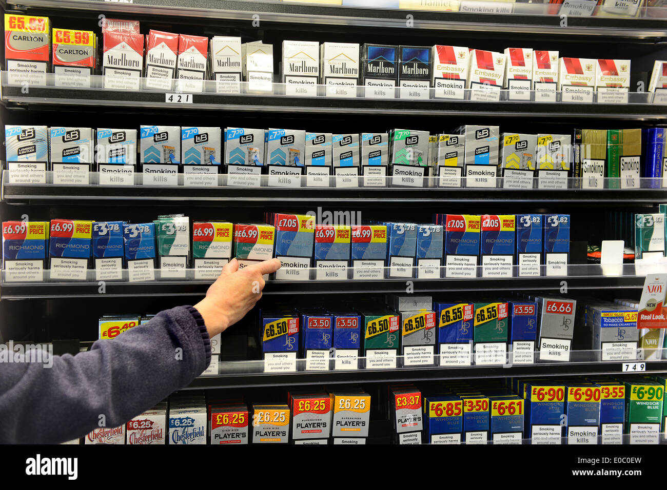 Tabak-branding Marken Zigarettenmarke anzeigen Shop Uk Stockfoto