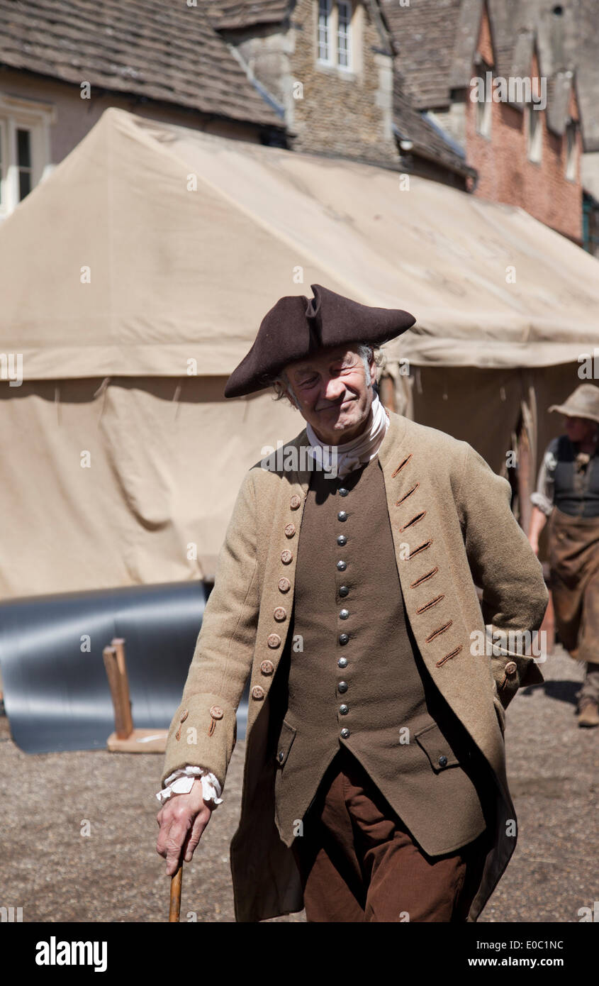 Ein Schauspieler am Filmset von Poldark Corsham, Wiltshire, Großbritannien. Mai 2014. England, Großbritannien. Stockfoto