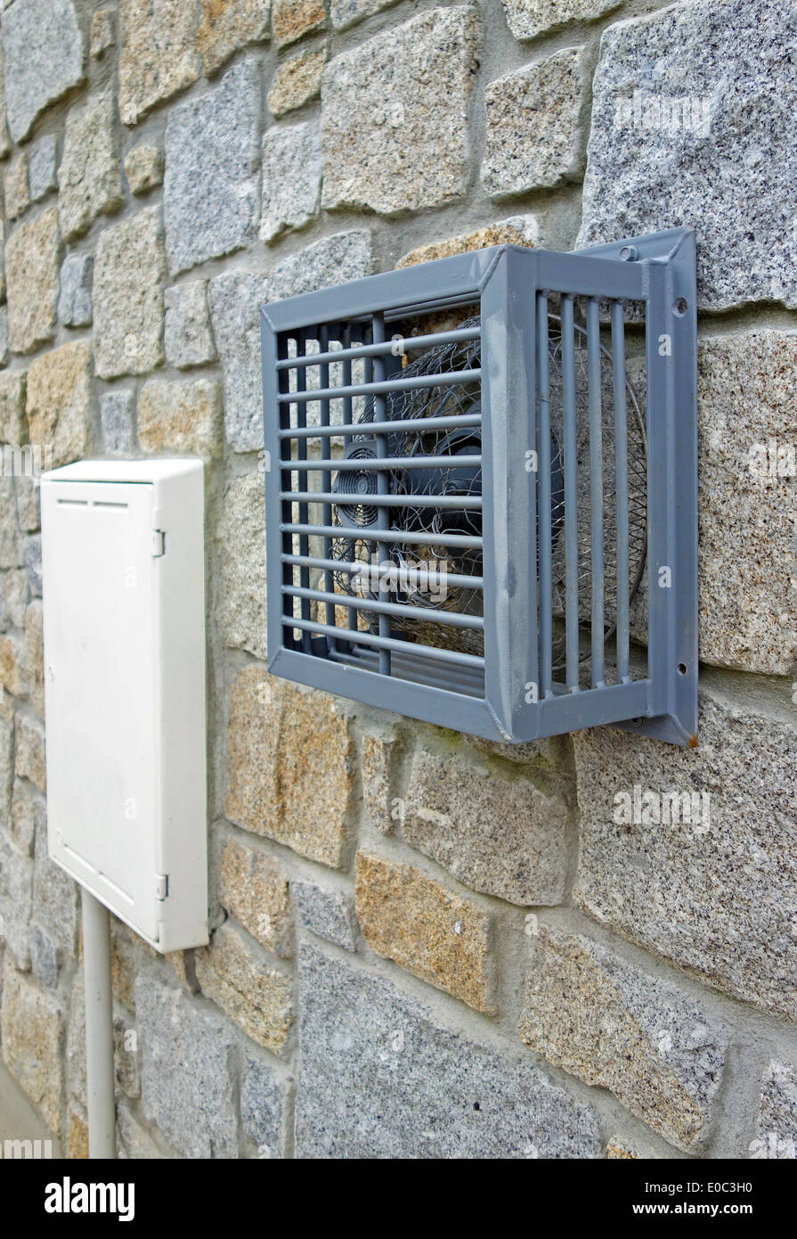 eine Heizung Ventilator an der Außenseite eines Gebäudes Stockfoto