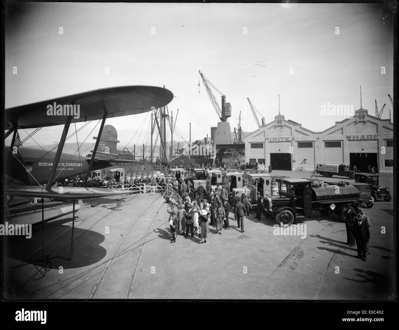 Laden liefert für die zweite Antarktis-Expedition von Byrd, Pipitea Wharf, Wellington, 1933 Stockfoto