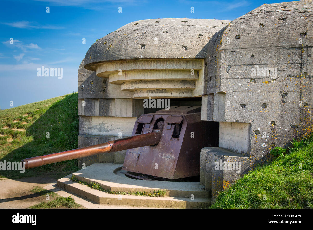 Deutsche 150-mm-Geschütz an der Batterie Longues-Sur-Mer - Bestandteil der d-Day-deutsche defense System, Normandie Frankreich Stockfoto
