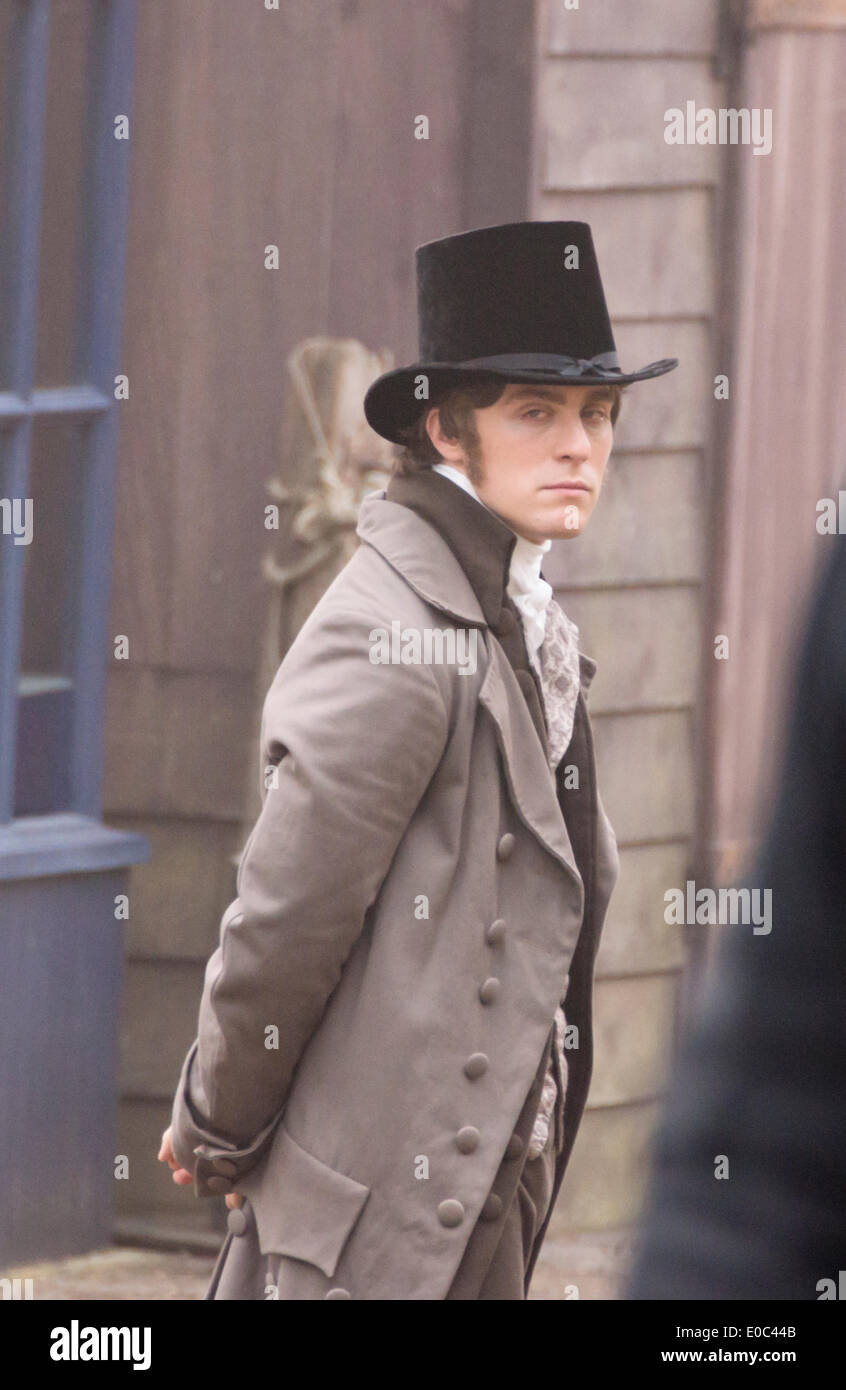 Corsham Wiltshire 6. Mai 2014 Dreharbeiten des BBC-Dramas Poldark vor Ort in Corsham Wiltshire. Schauspieler Jack Farthing The BBC haben diese kleinen Landstadt, deren hit 70er Jahre Drama basierend auf den Werken von Winston Graham remake übernommen. Bildnachweis: Herr Standfast/Alamy Live-Nachrichten Stockfoto