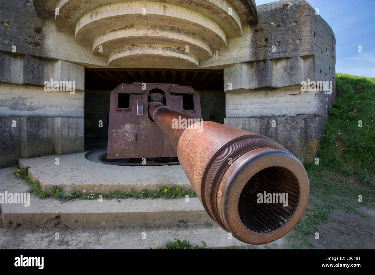 Deutsche 150-mm-Geschütz an der Batterie Longues-Sur-Mer - Bestandteil der d-Day-deutsche defense System, Normandie Frankreich Stockfoto