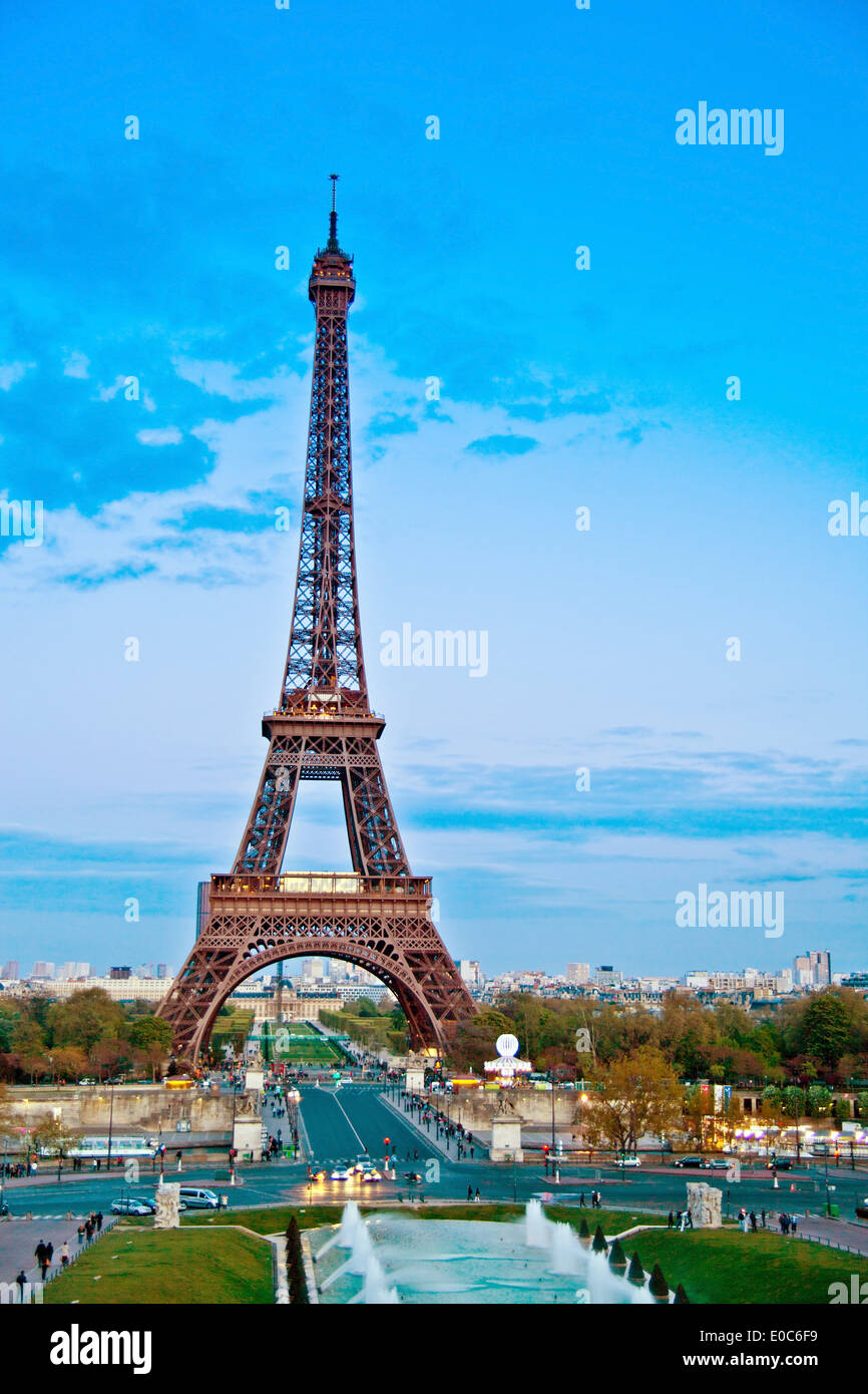 Paris, Frankreich. Der Eiffelturm, das Wahrzeichen der Stadt., Frankreich. Der Eiffelturm, Das Wahrzeichen der Stadt. Stockfoto