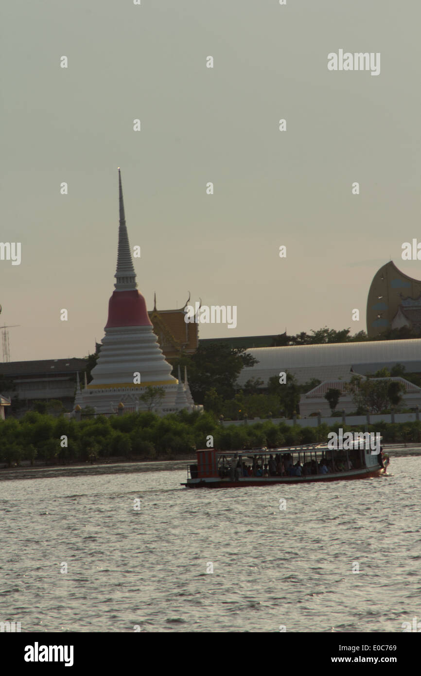 Phra Samut Chedi, einem Tempel in Samut Prakan, in der Nähe von Bangkok in Thailand. Stockfoto