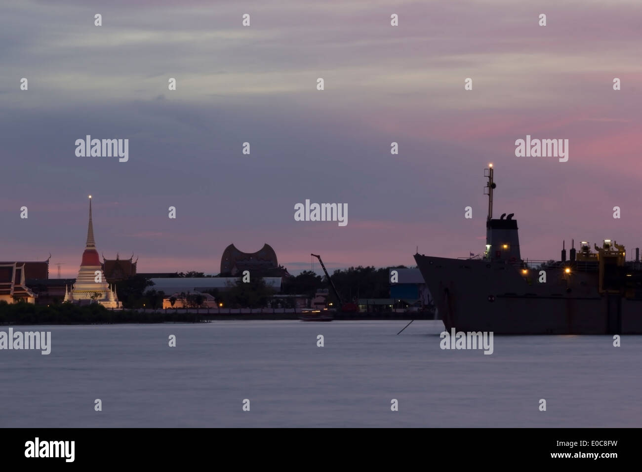 Phra Samut Chedi, einem Tempel in Samut Prakan, in der Nähe von Bangkok in Thailand. Stockfoto