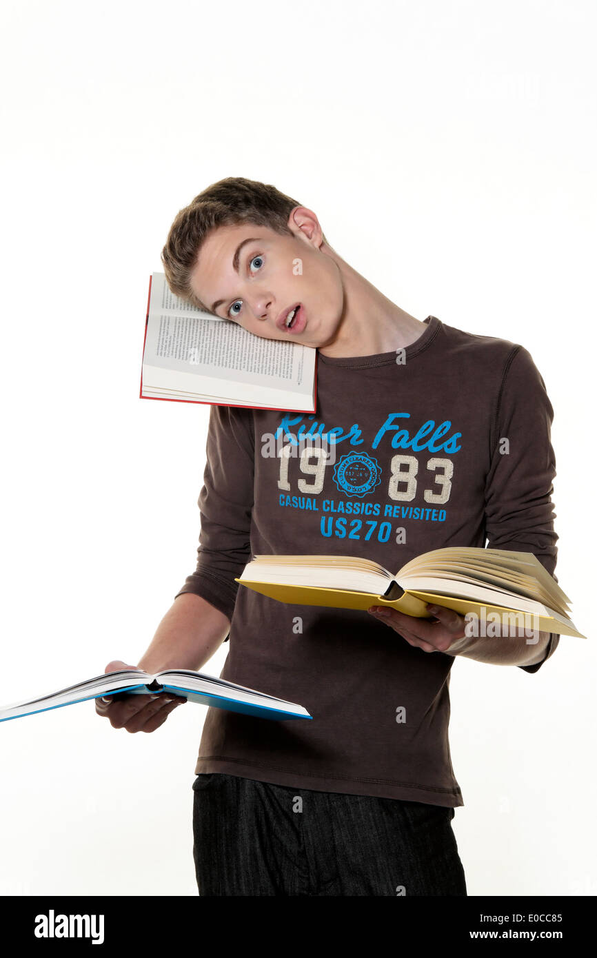 Ein junger Student mit lernen mit Büchern, Ein Junger Schüler Beim Lernen Mit Buechern Stockfoto