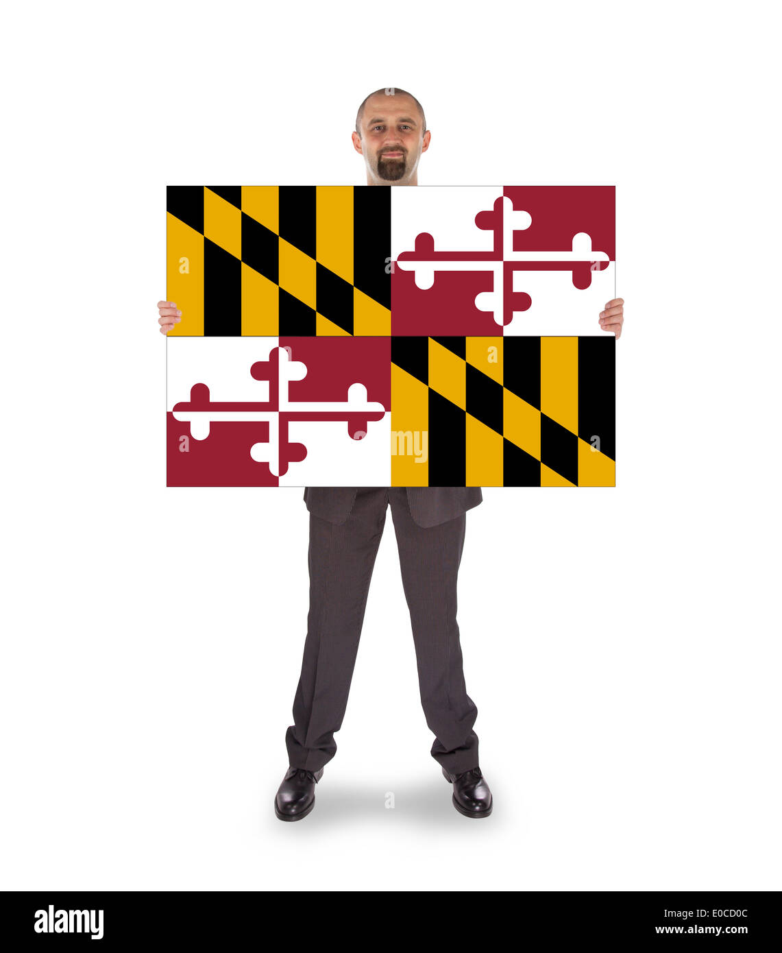 Lächelnd Geschäftsmann hält eine große Karte Fahne von Maryland isoliert auf weiss Stockfoto