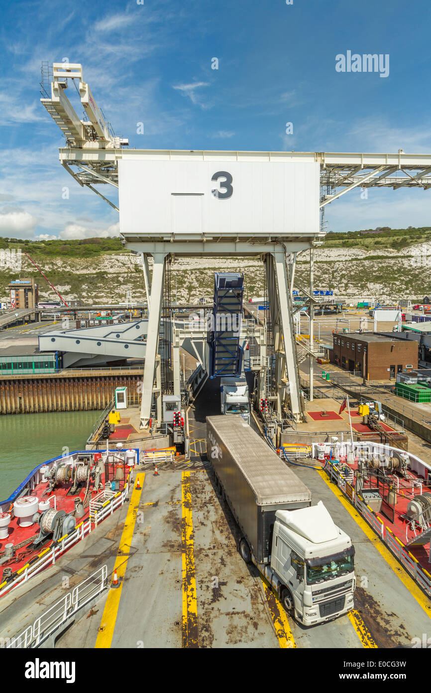 Lkw dover docks Fotos und Bildmaterial in hoher Auflösung Alamy